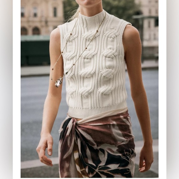 Zara Tops - Zara CABLE KNIT‎ VEST